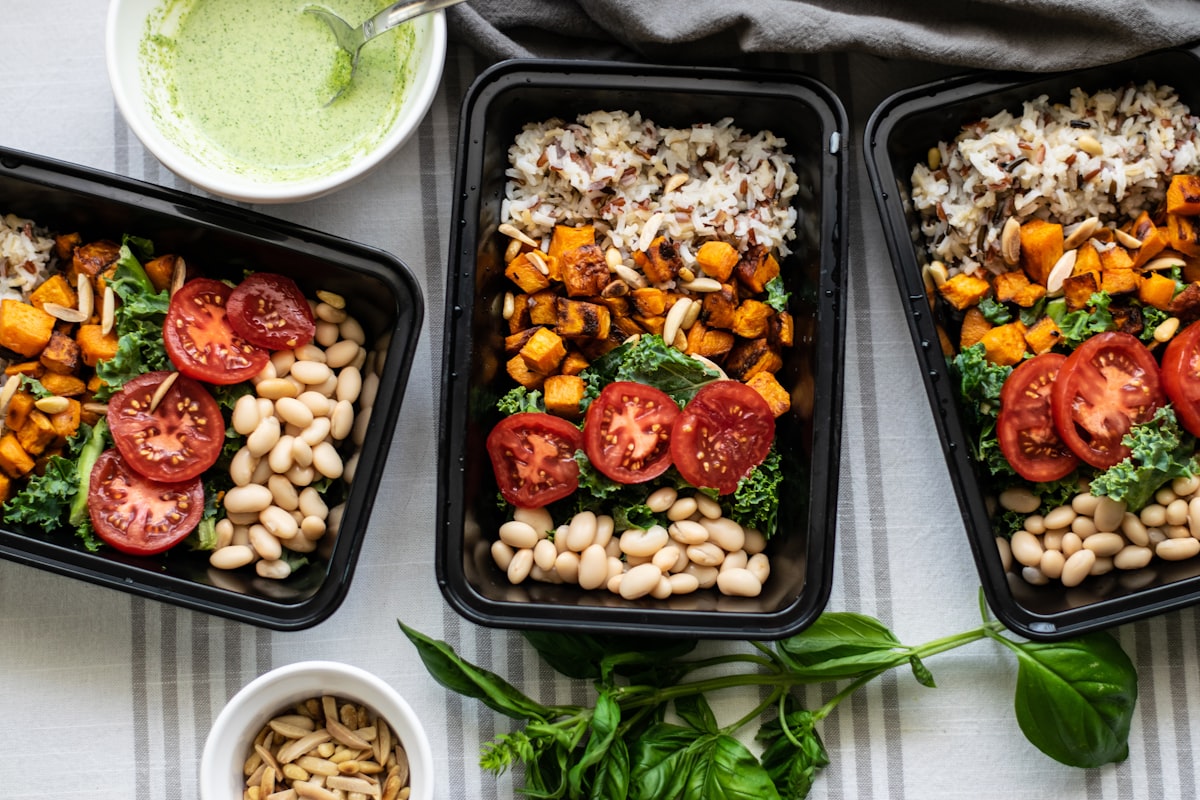 Piatto equilibrato con verdure e proteine